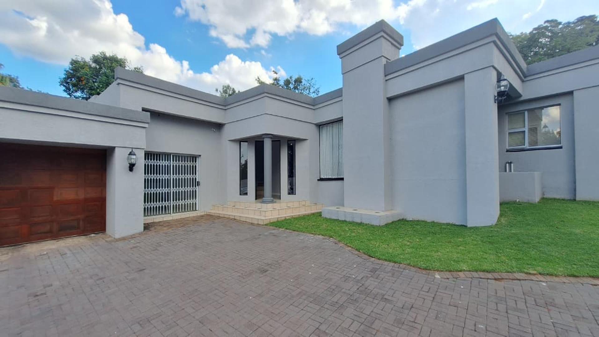 Front View of property in Noordheuwel