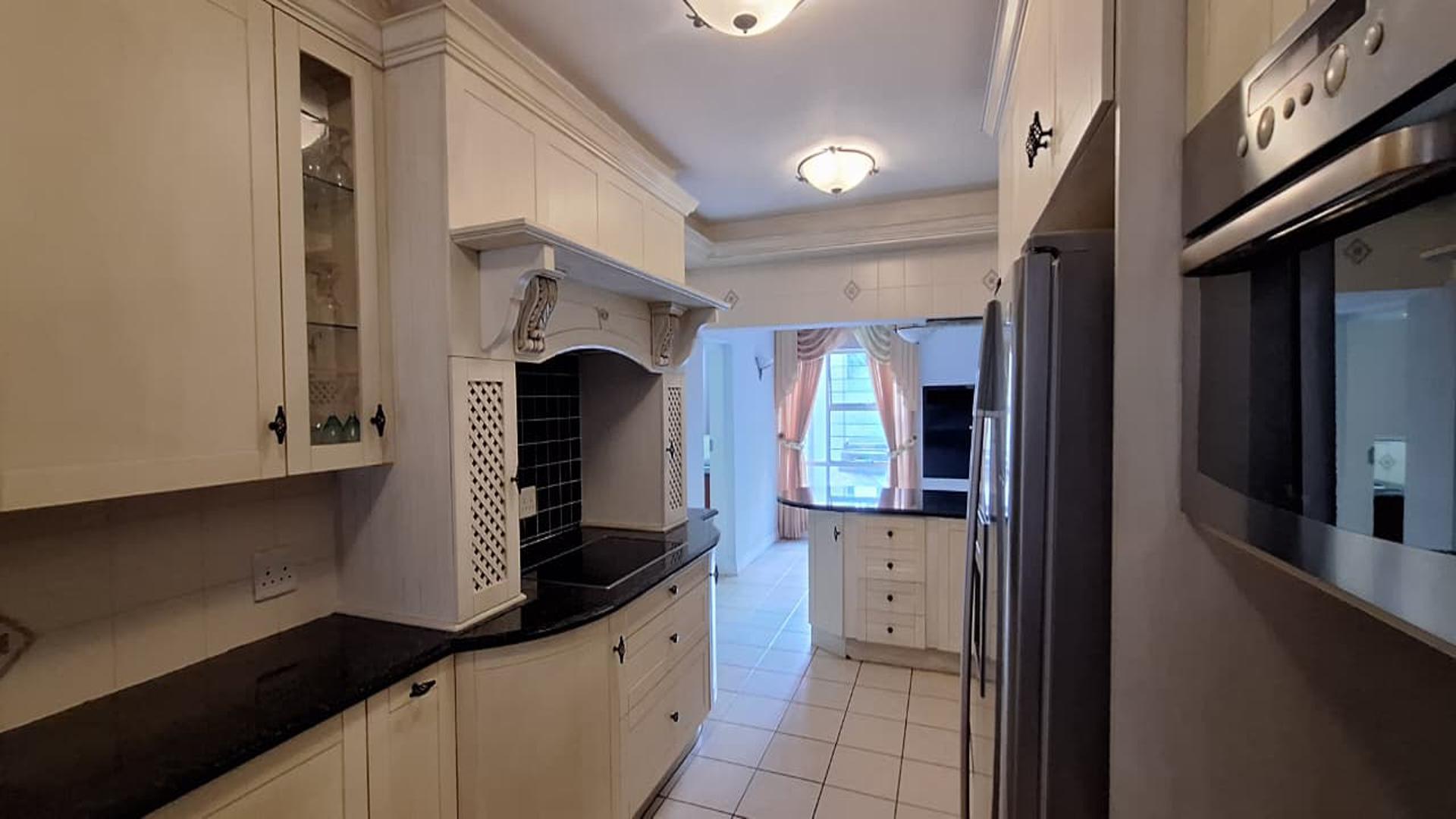 Kitchen - 67 square meters of property in Noordheuwel