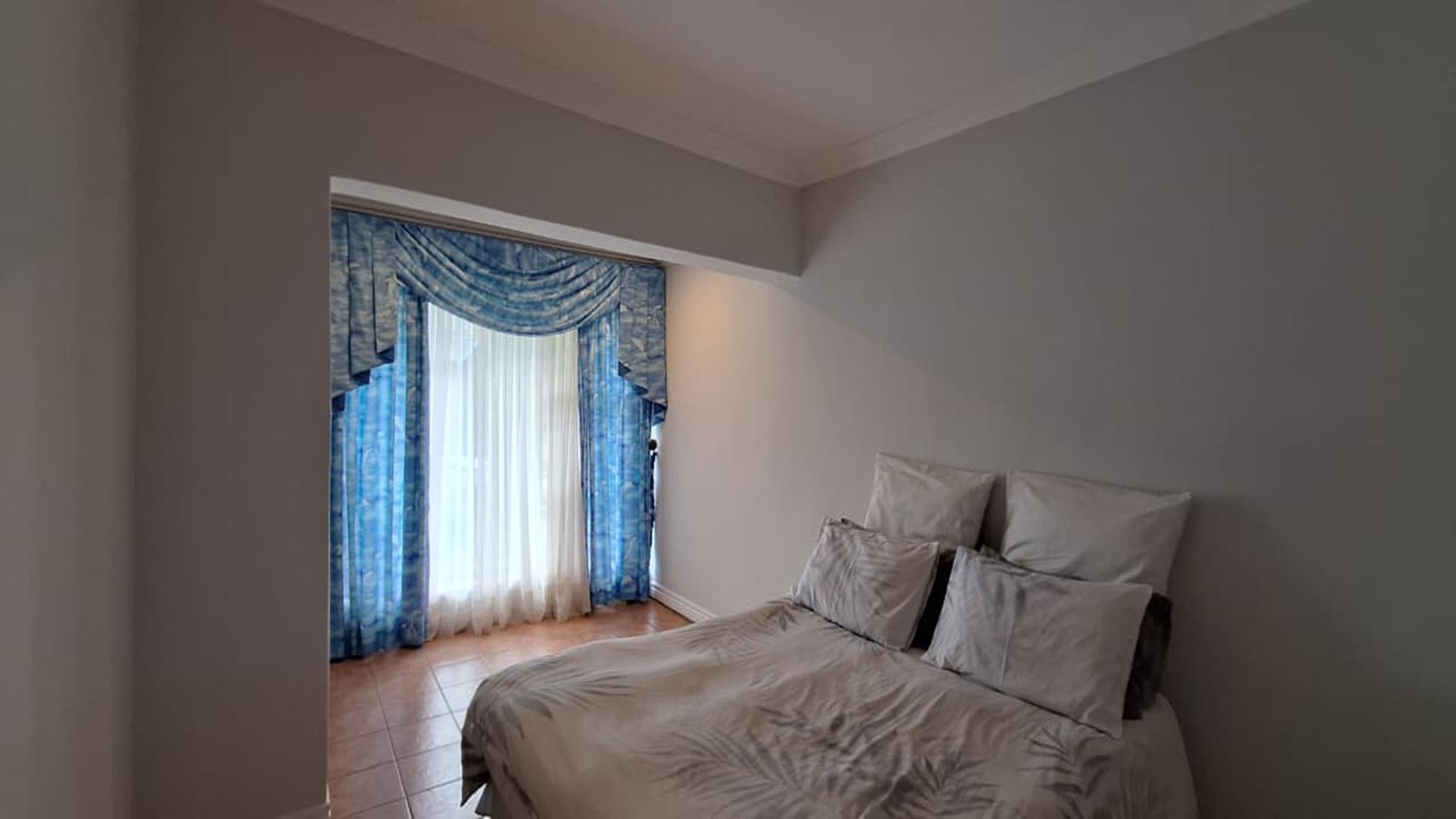 Bed Room 1 - 21 square meters of property in Noordheuwel