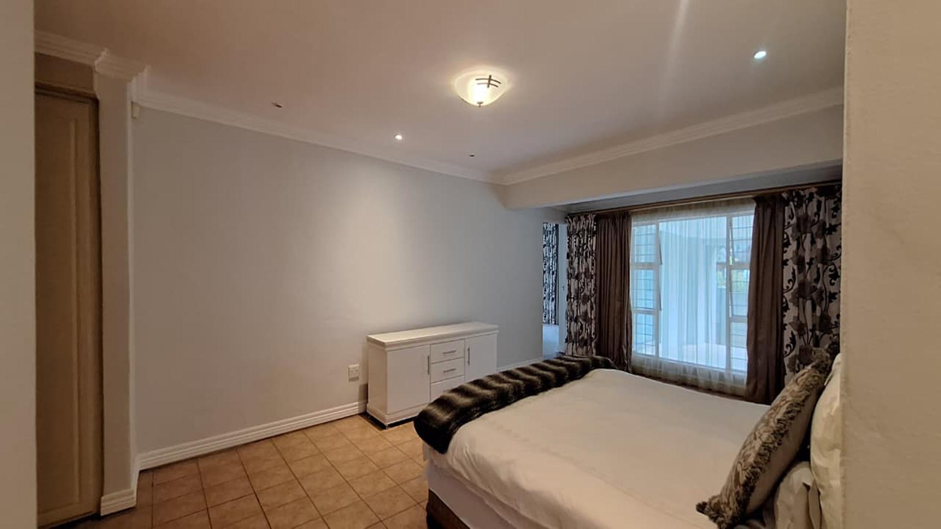 Main Bedroom - 40 square meters of property in Noordheuwel