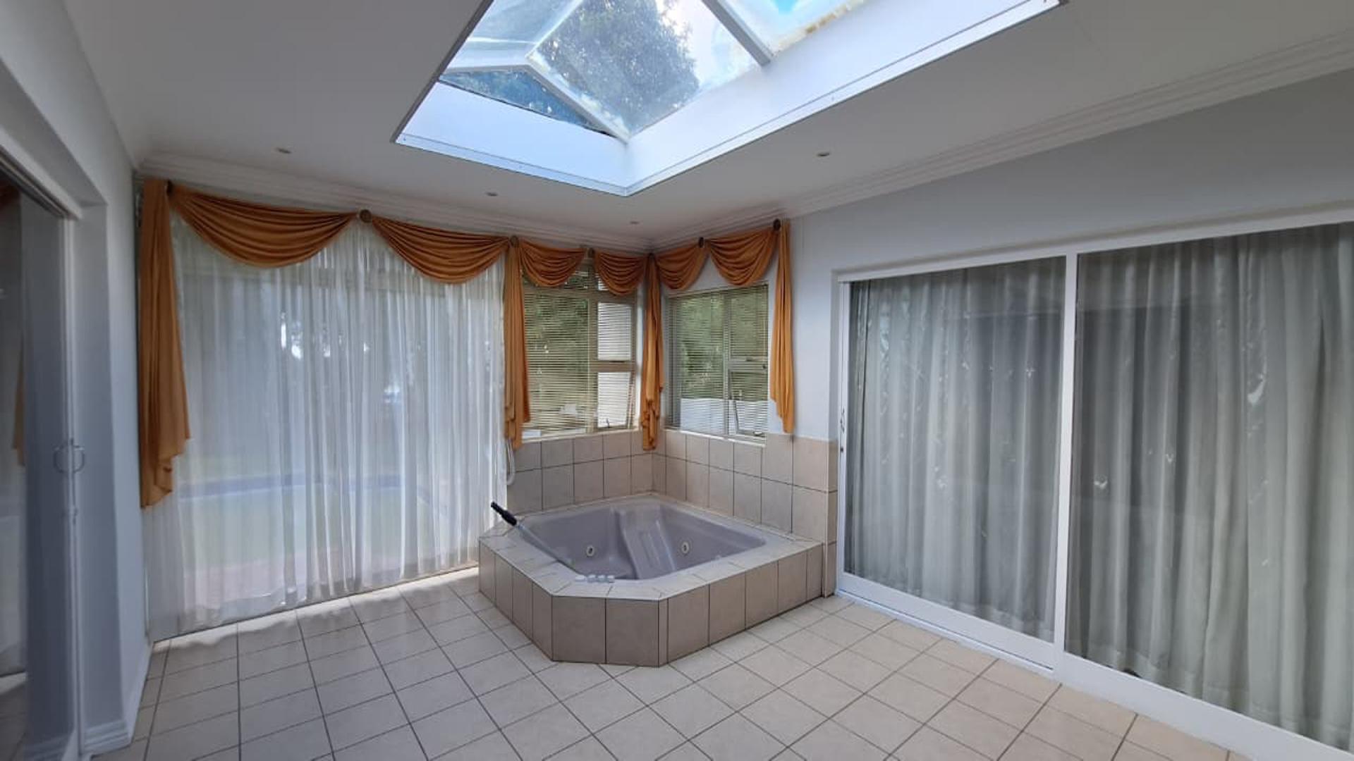 Entertainment of property in Noordheuwel