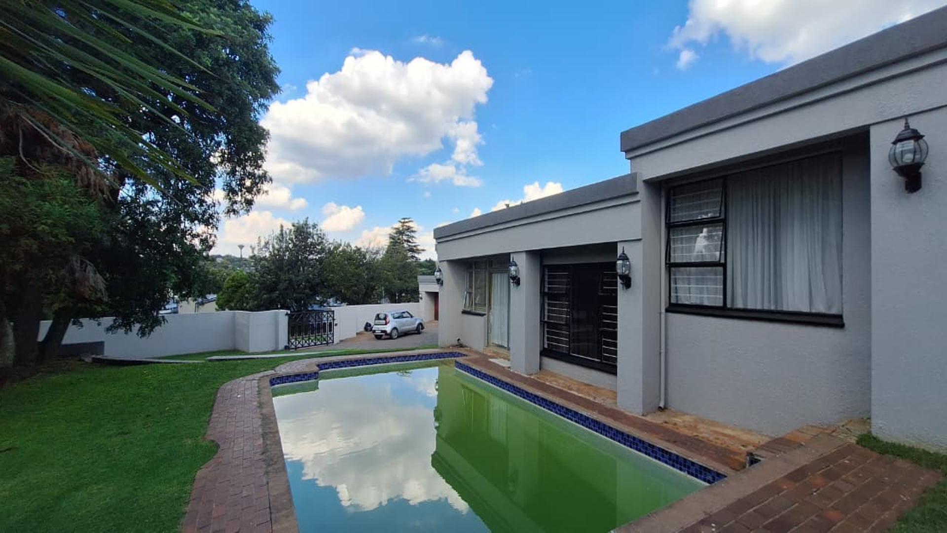 Swimming Pool of property in Noordheuwel