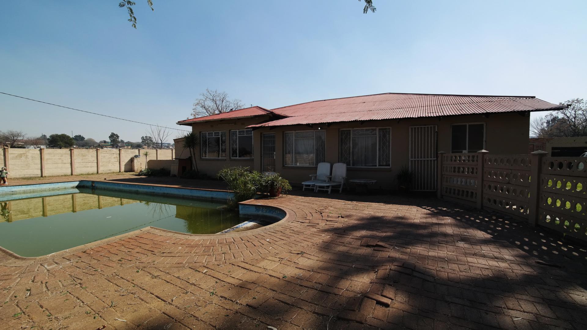 Front View of property in Emalahleni (Witbank) 