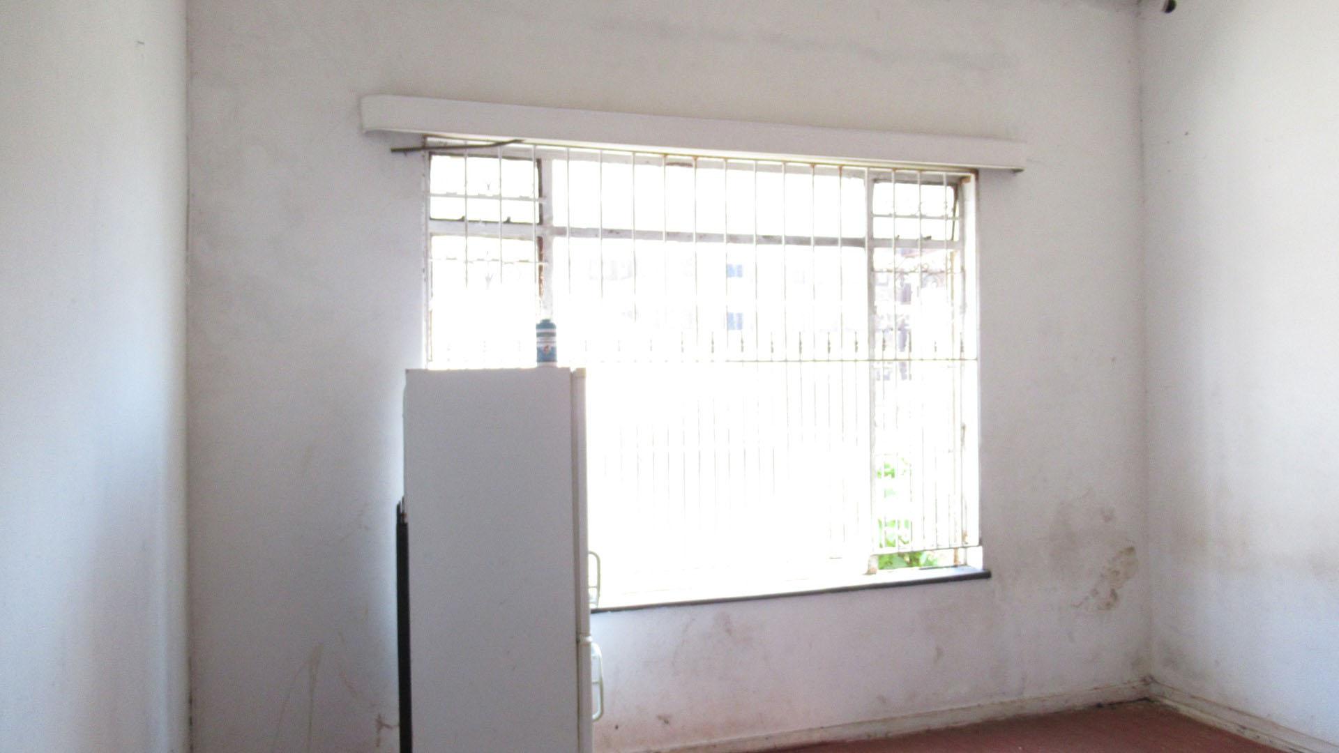 Bed Room 1 - 24 square meters of property in Berea - JHB