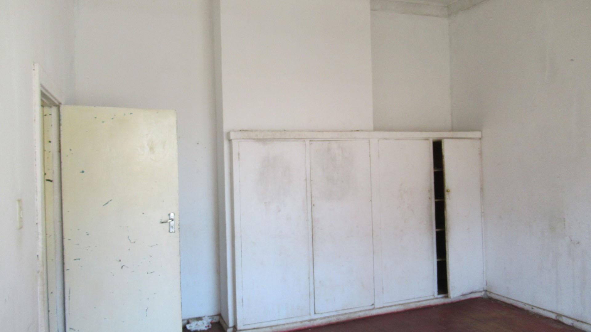 Bed Room 1 - 24 square meters of property in Berea - JHB