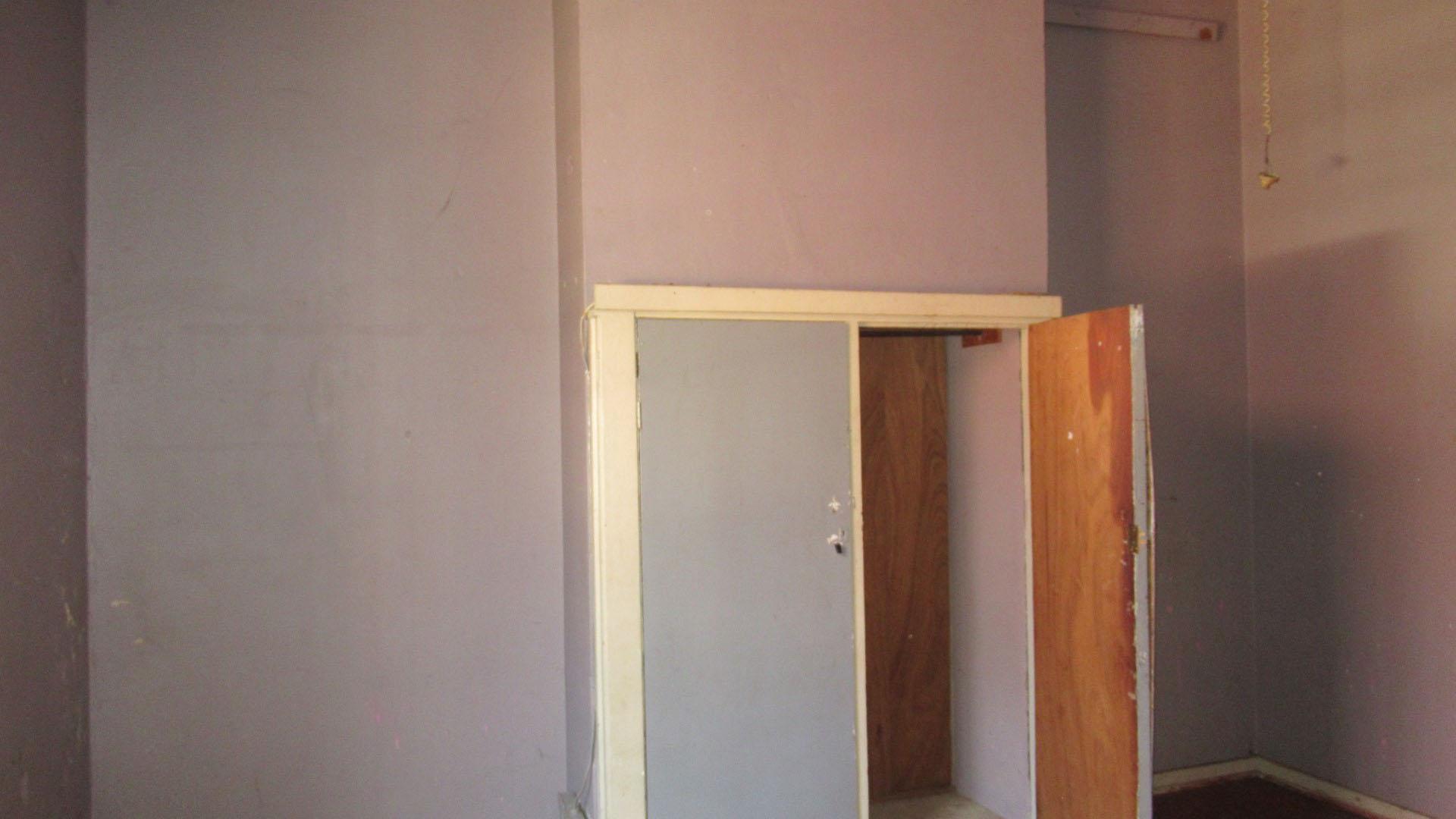 Bed Room 2 - 20 square meters of property in Berea - JHB