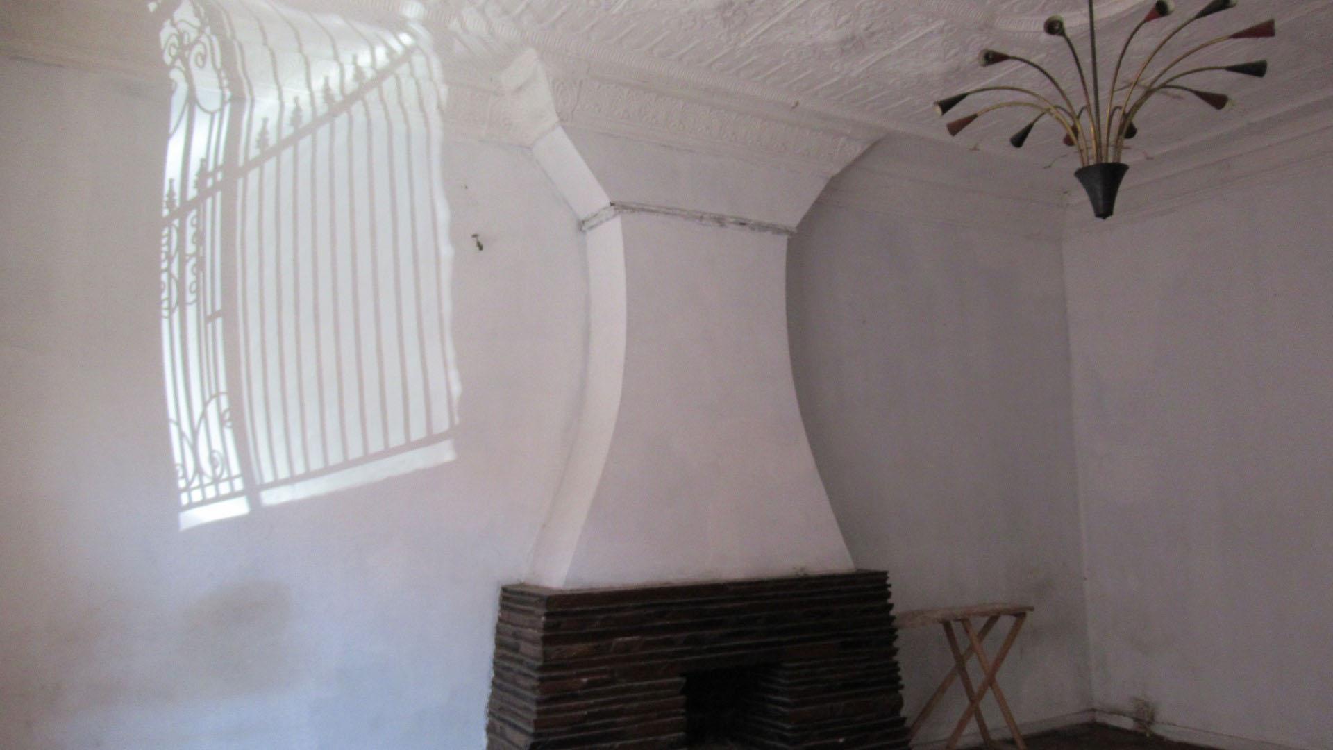 Lounges - 32 square meters of property in Berea - JHB
