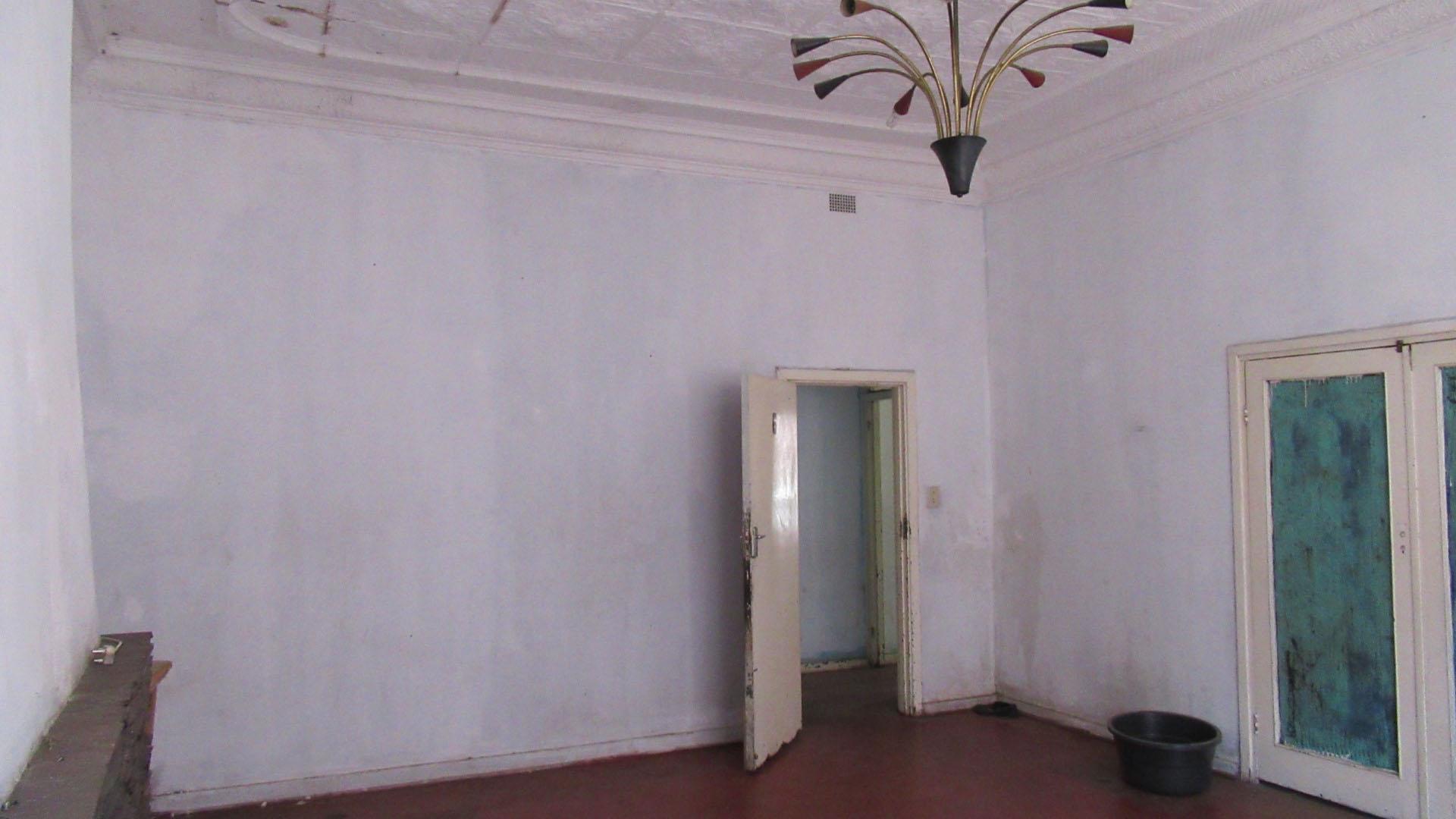 Lounges - 32 square meters of property in Berea - JHB