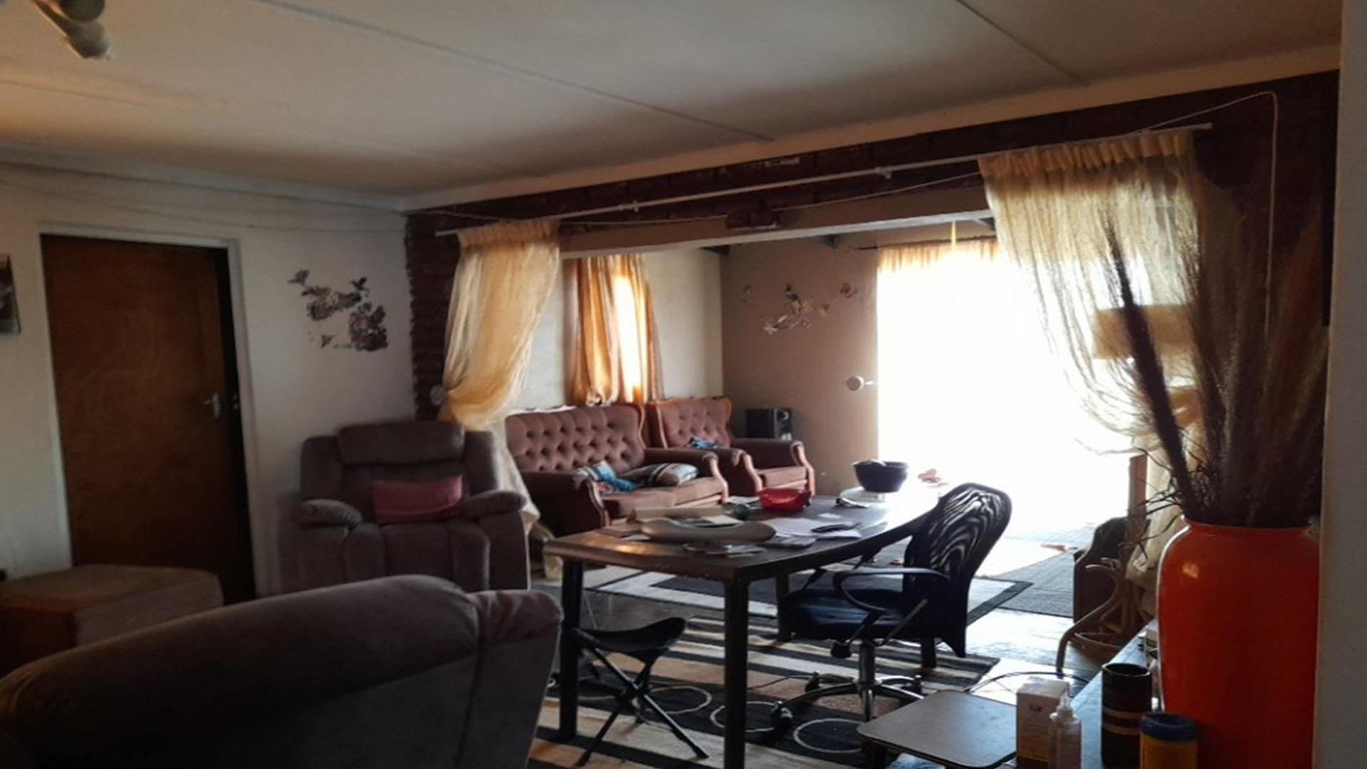 Lounges of property in Claremont - JHB