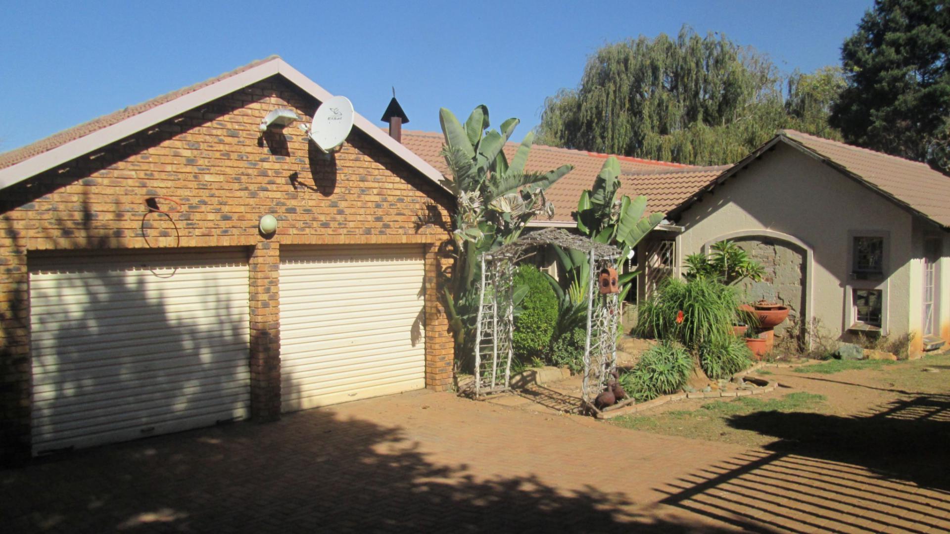 Front View of property in Sunward park