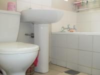 Main Bathroom - 4 square meters of property in Alveda