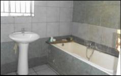 Bathroom 2 - 6 square meters of property in Zakariyya Park