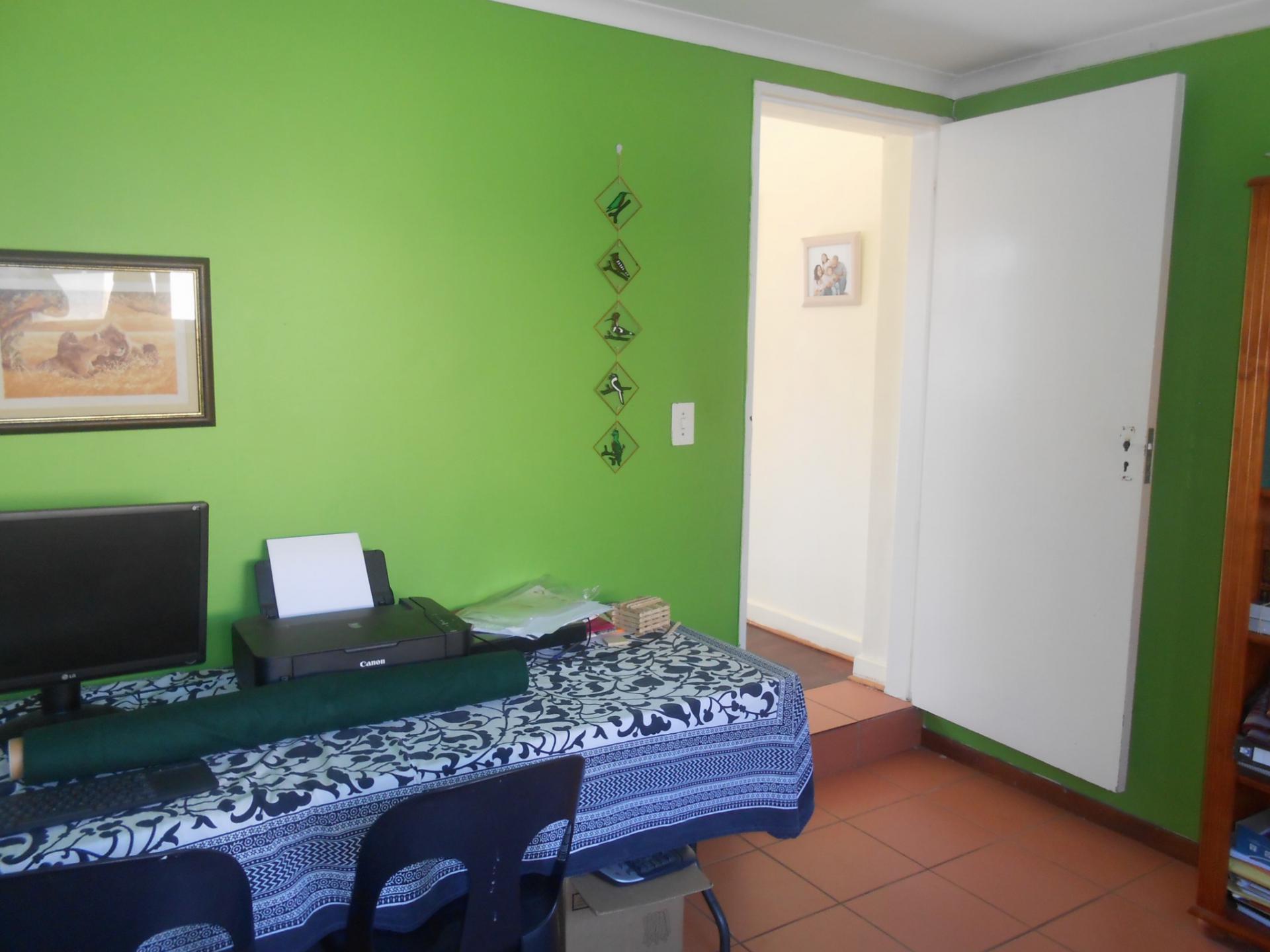 Study - 11 square meters of property in Johannesburg Central
