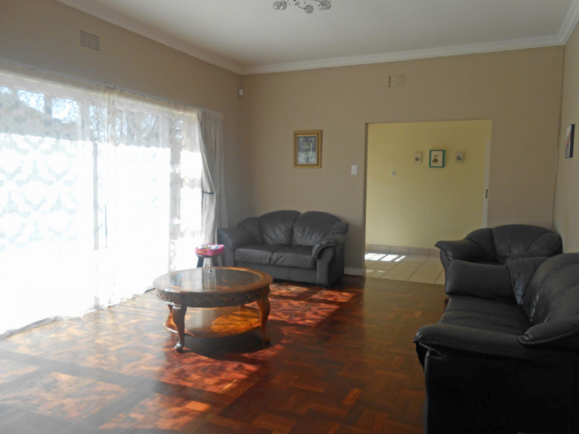 Lounges - 27 square meters of property in Johannesburg Central