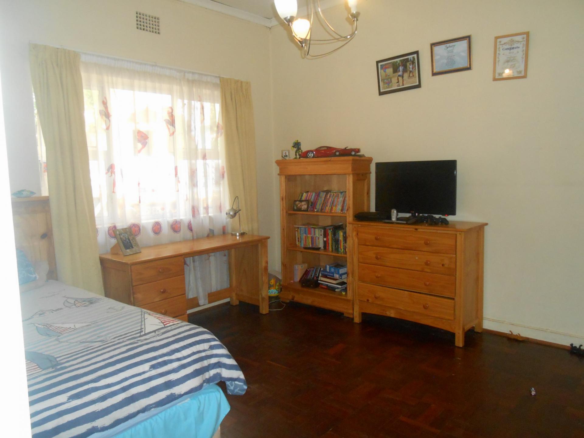 Bed Room 2 - 23 square meters of property in Johannesburg Central