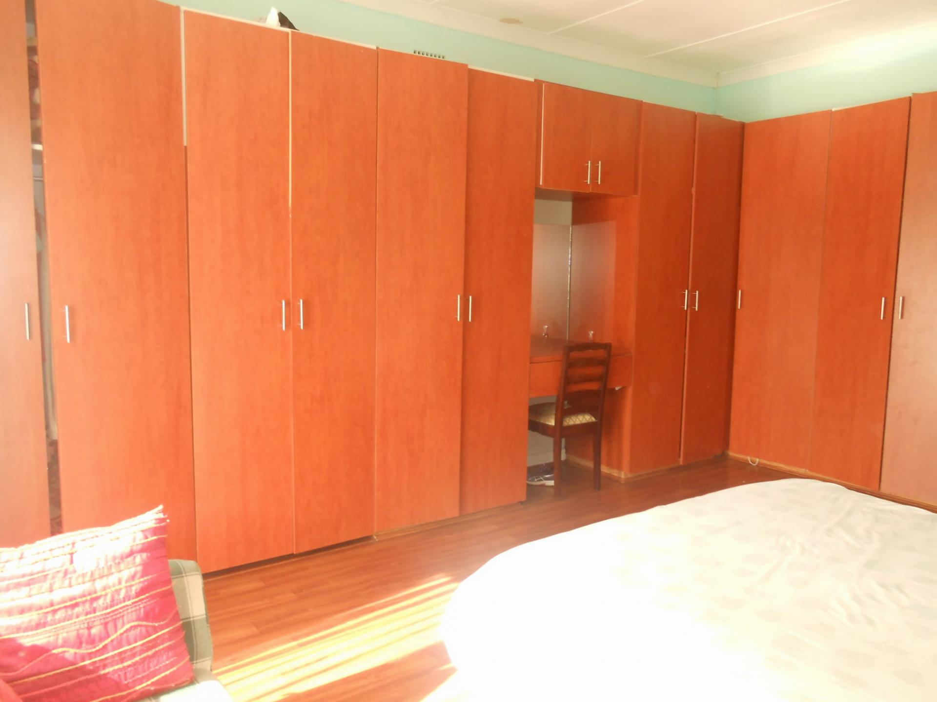 Main Bedroom - 33 square meters of property in Johannesburg Central