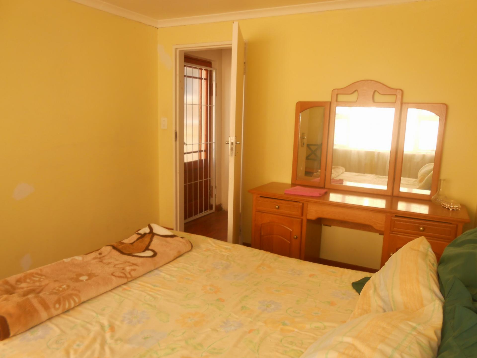 Bed Room 3 - 12 square meters of property in Johannesburg Central