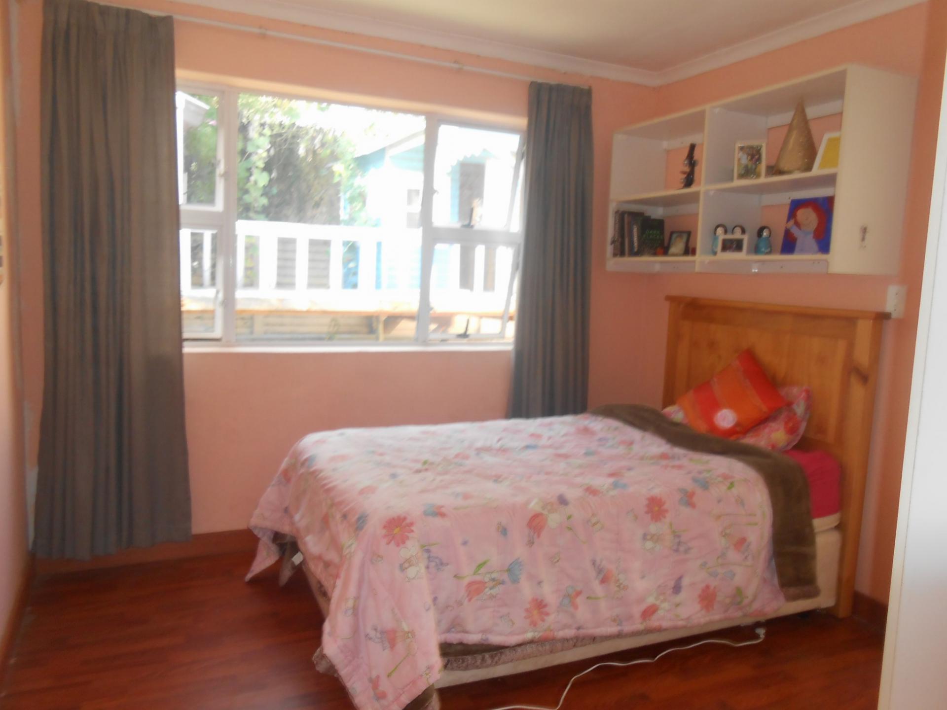 Bed Room 4 - 11 square meters of property in Johannesburg Central