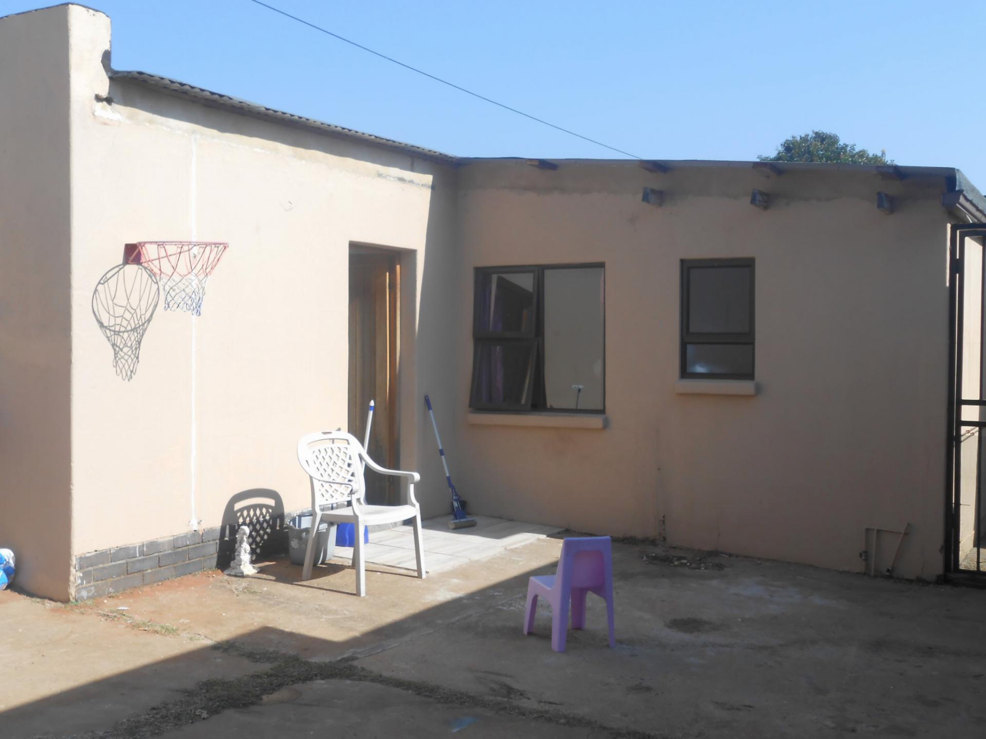 Backyard of property in Johannesburg Central