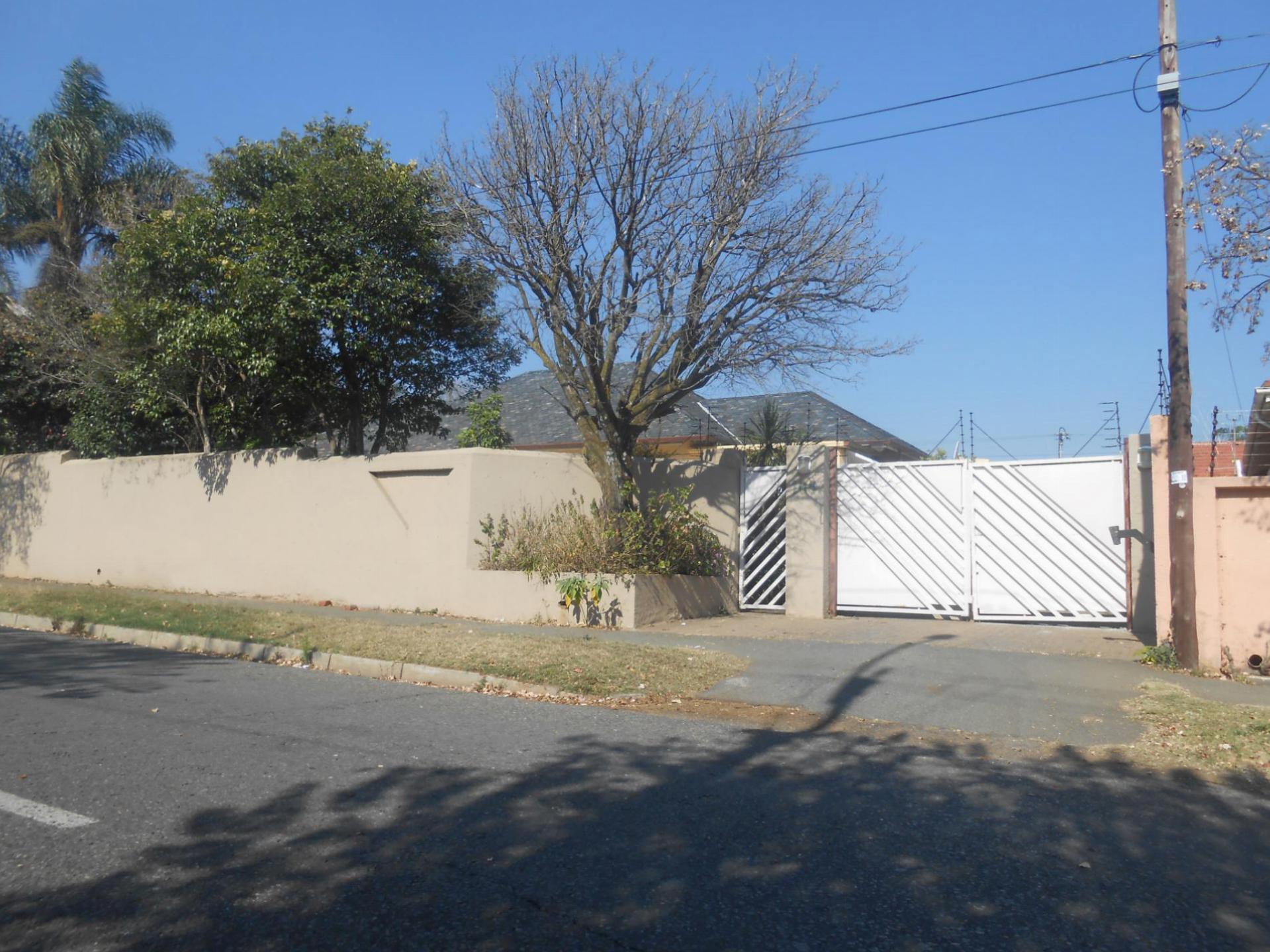 Front View of property in Johannesburg Central