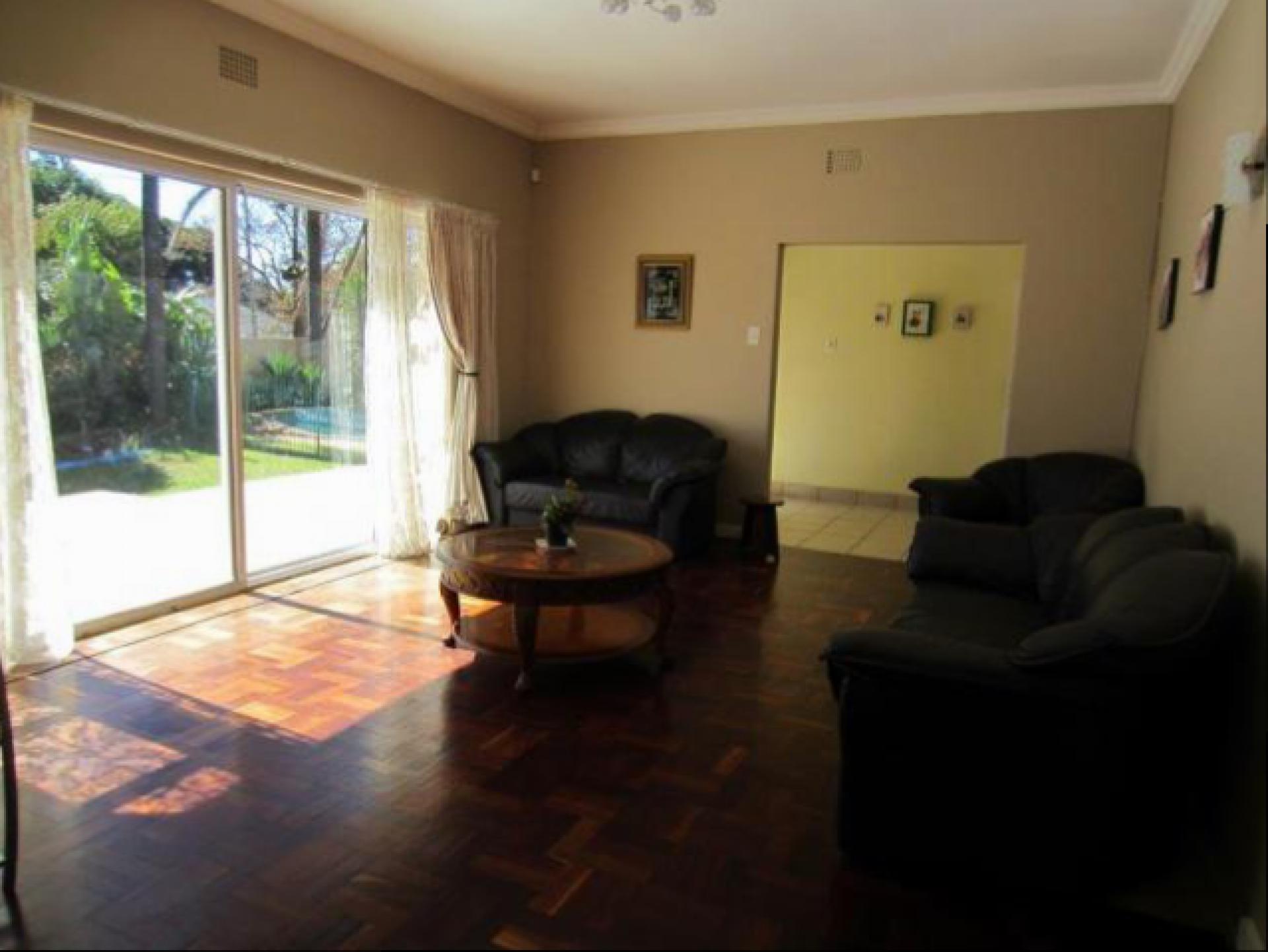 Lounges - 27 square meters of property in Johannesburg Central