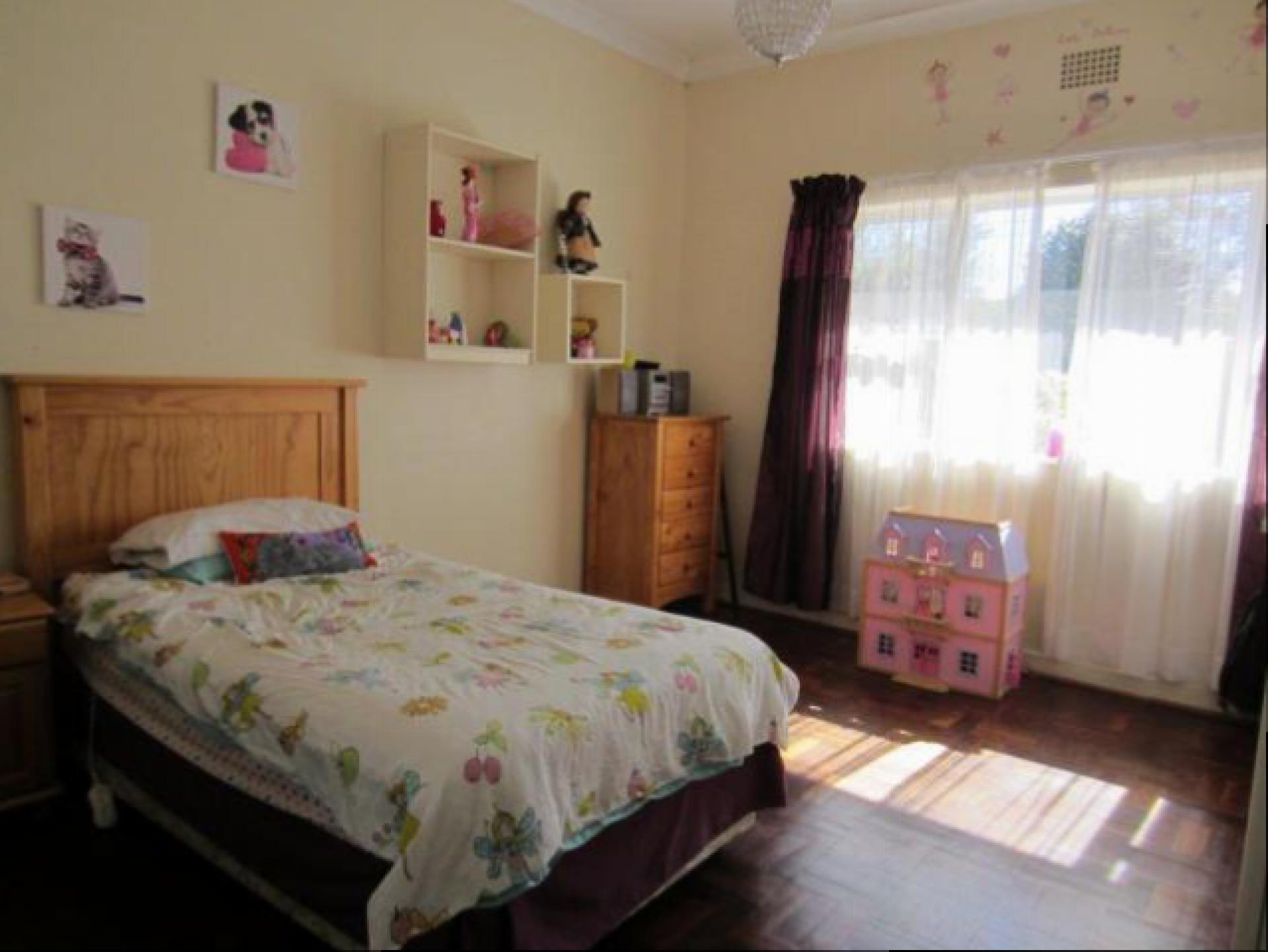 Bed Room 3 - 12 square meters of property in Johannesburg Central