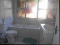Main Bathroom - 6 square meters of property in Johannesburg Central