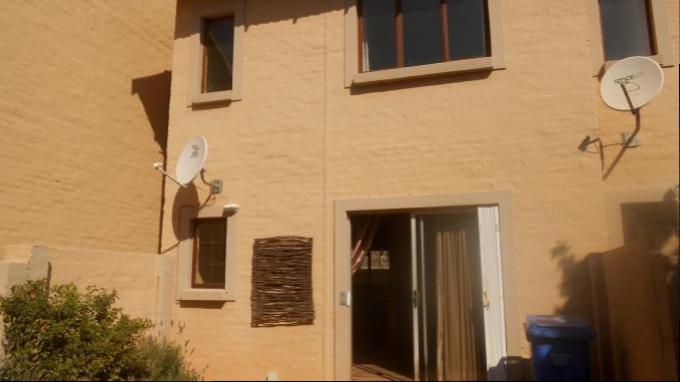 2 Bedroom Duet to Rent in Mooikloof Ridge - Property to rent - MR161475