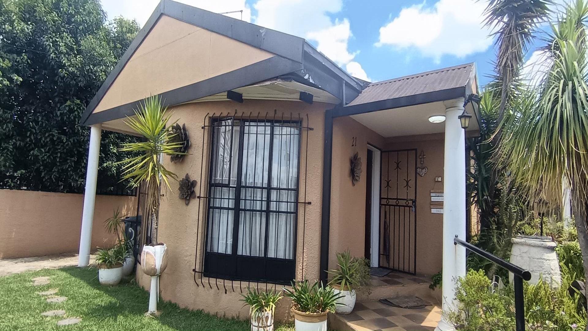 Front View of property in Alberstville