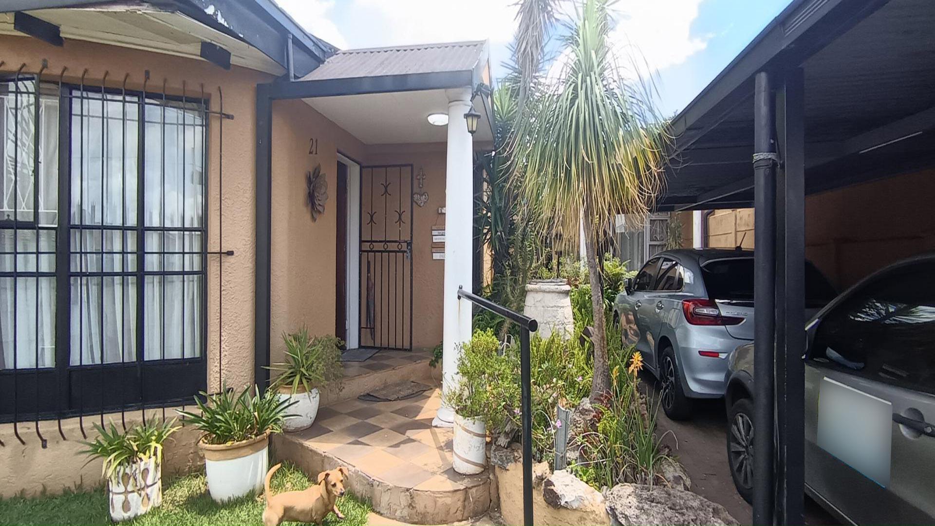 Front View of property in Alberstville