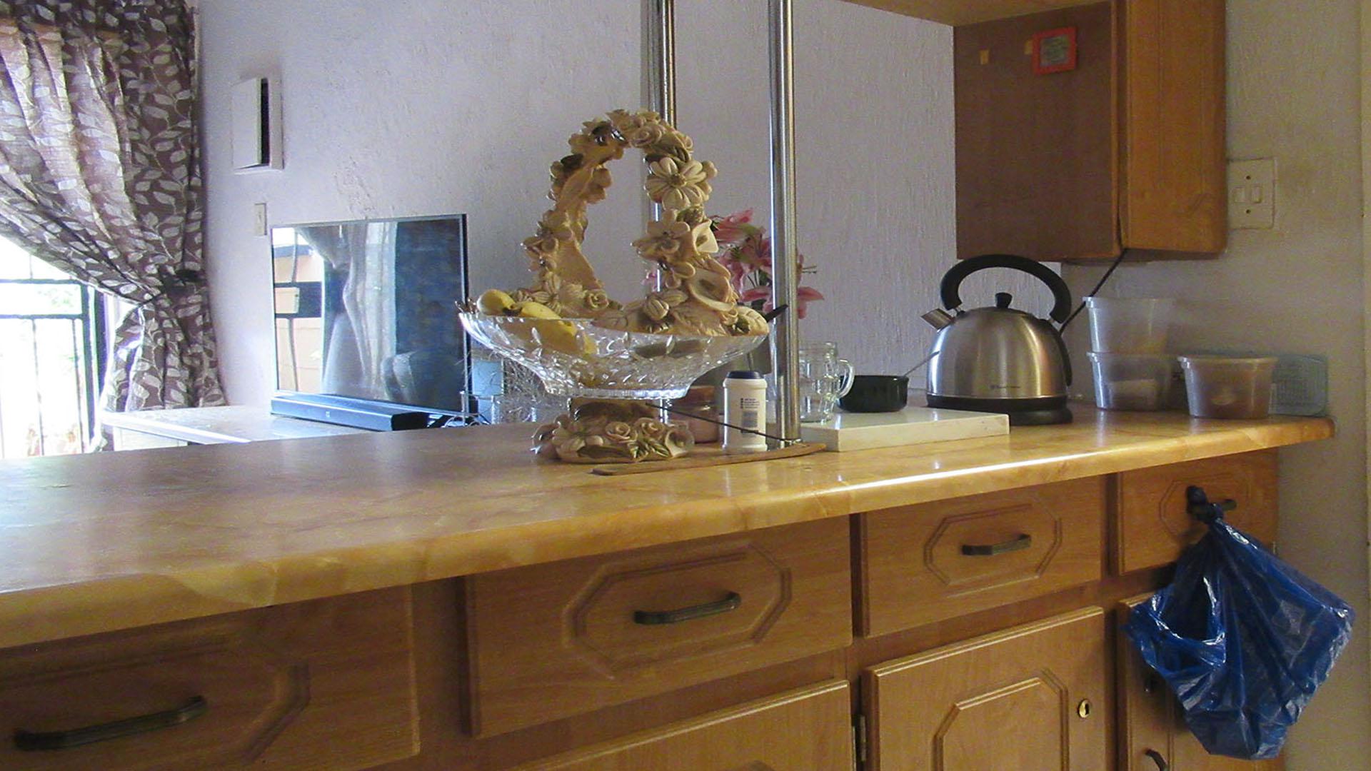 Kitchen - 11 square meters of property in Alberstville