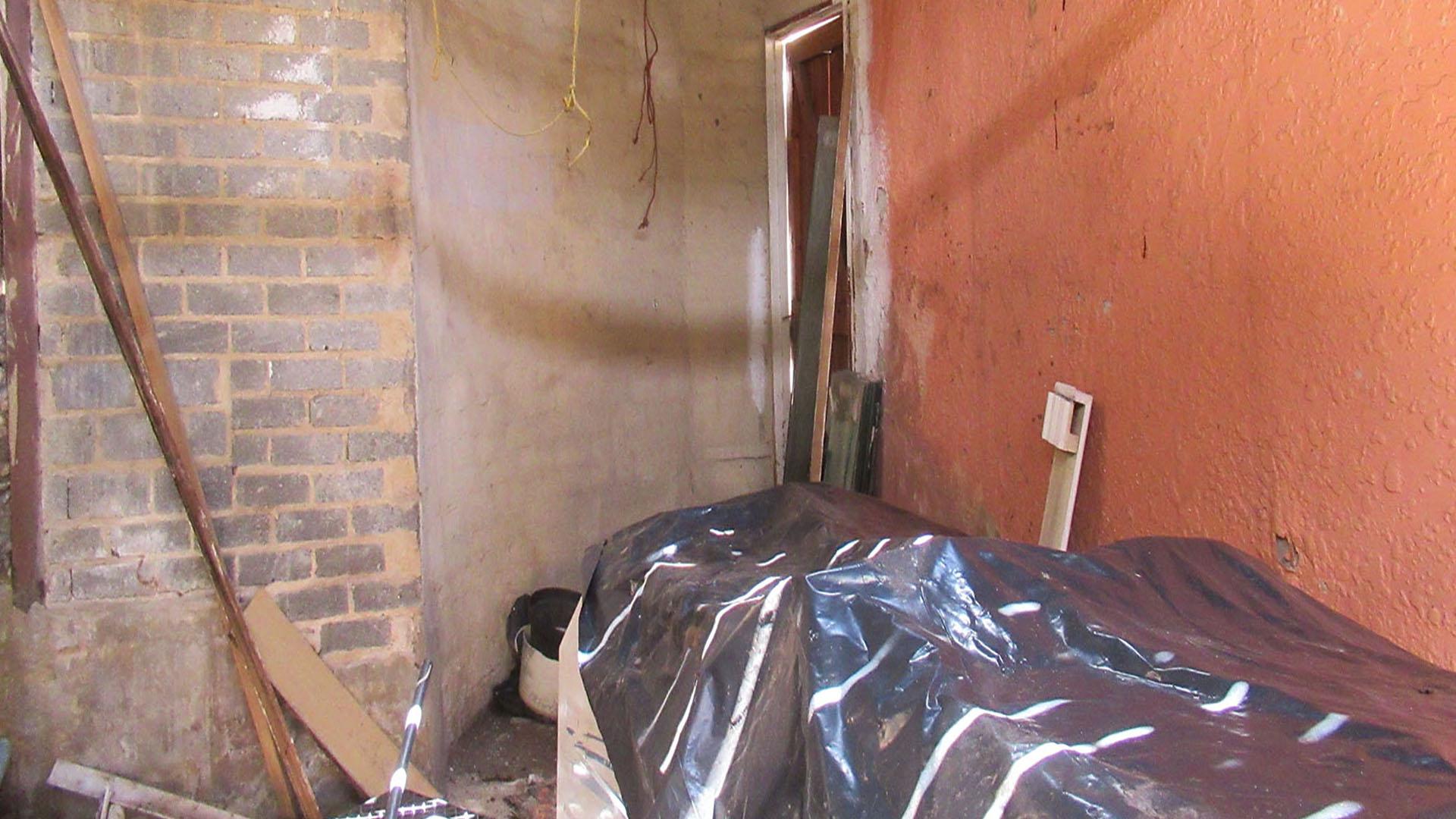 Garage of property in Alberstville