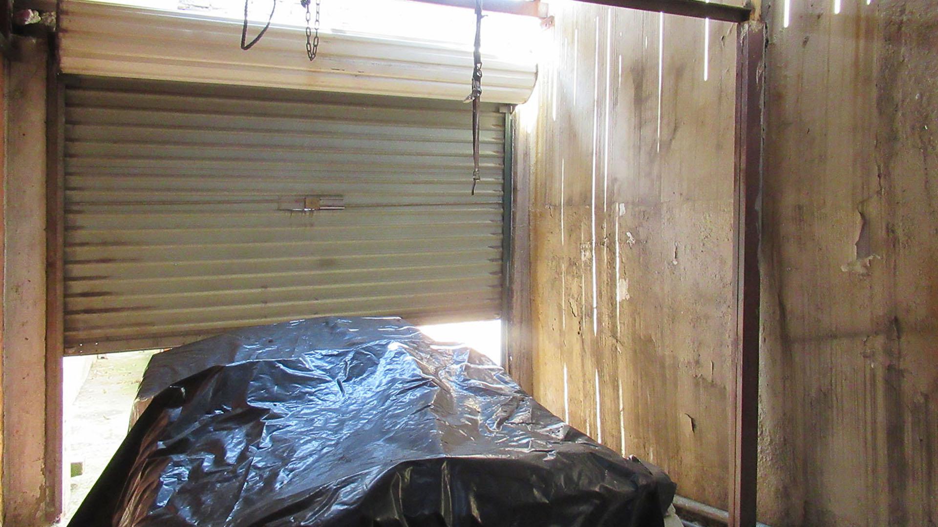 Garage of property in Alberstville