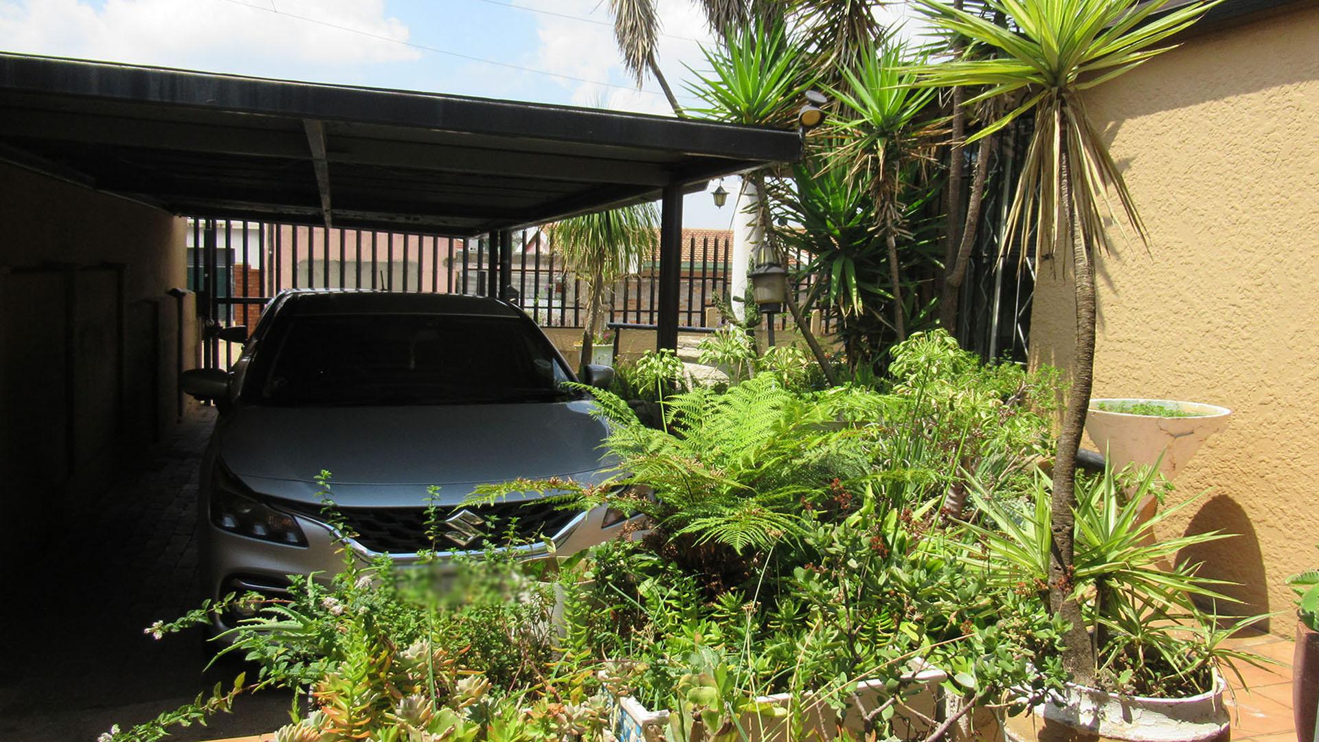 Carport  of property in Alberstville