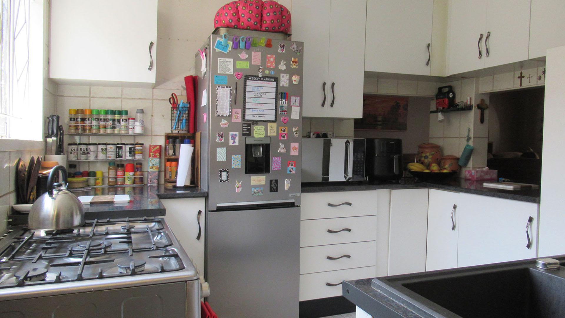 Kitchen - 11 square meters of property in Alberstville