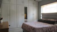 Main Bedroom - 16 square meters of property in Alberstville