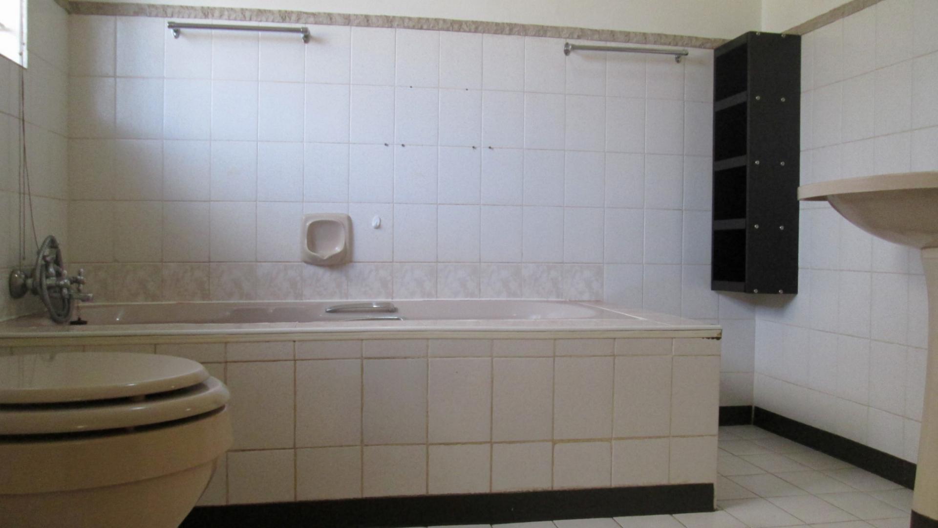 Main Bathroom - 6 square meters of property in Meyerton