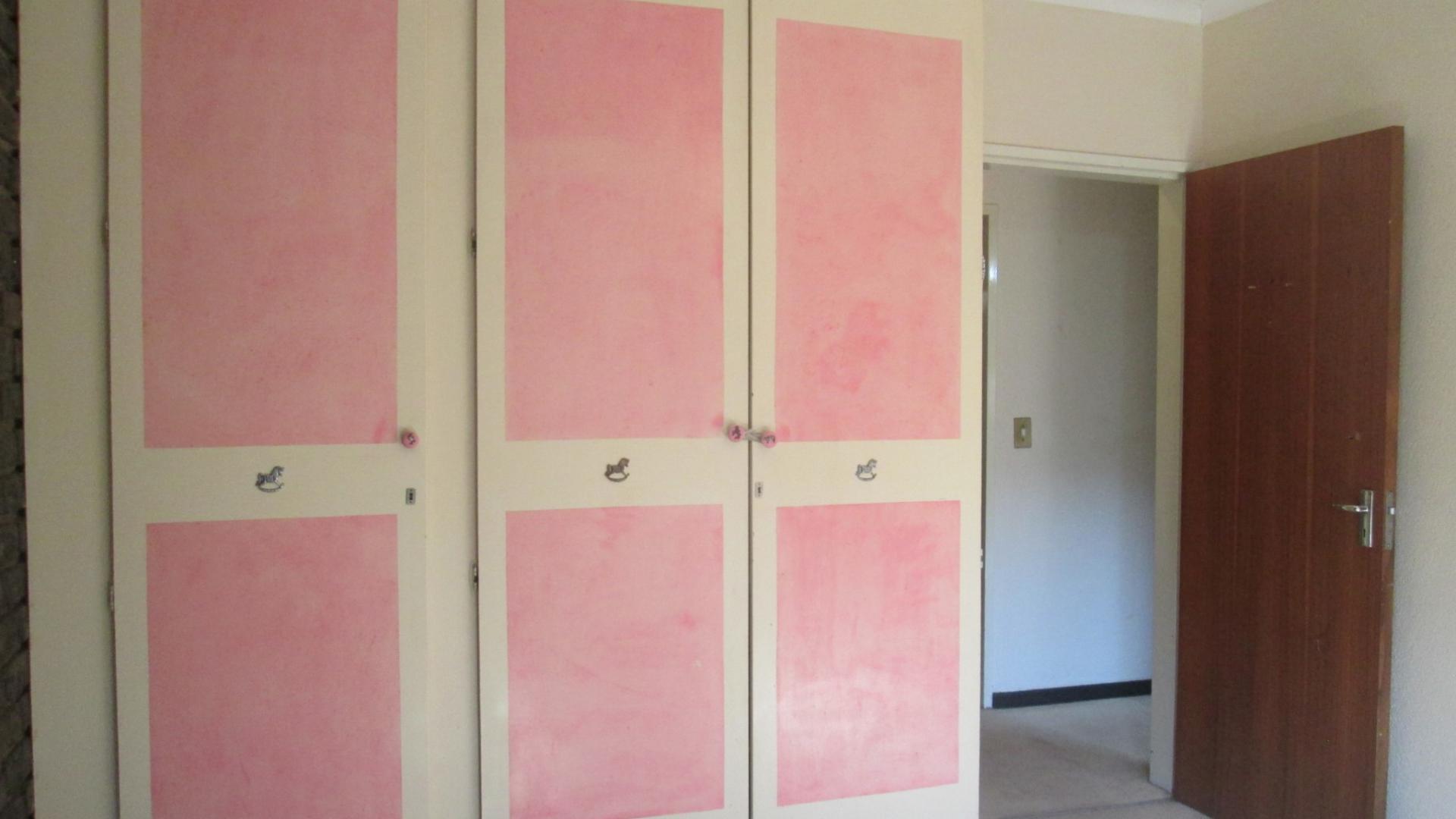 Bed Room 1 - 13 square meters of property in Meyerton