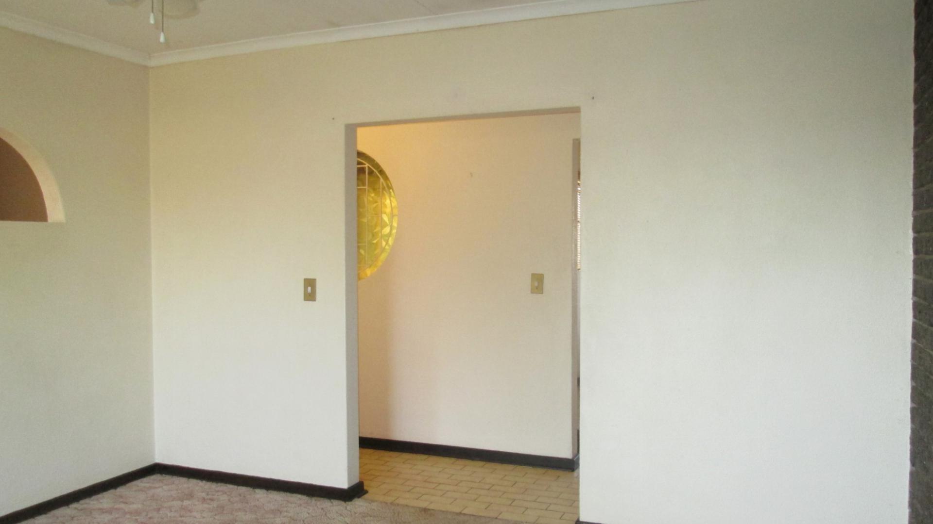 Dining Room - 16 square meters of property in Meyerton