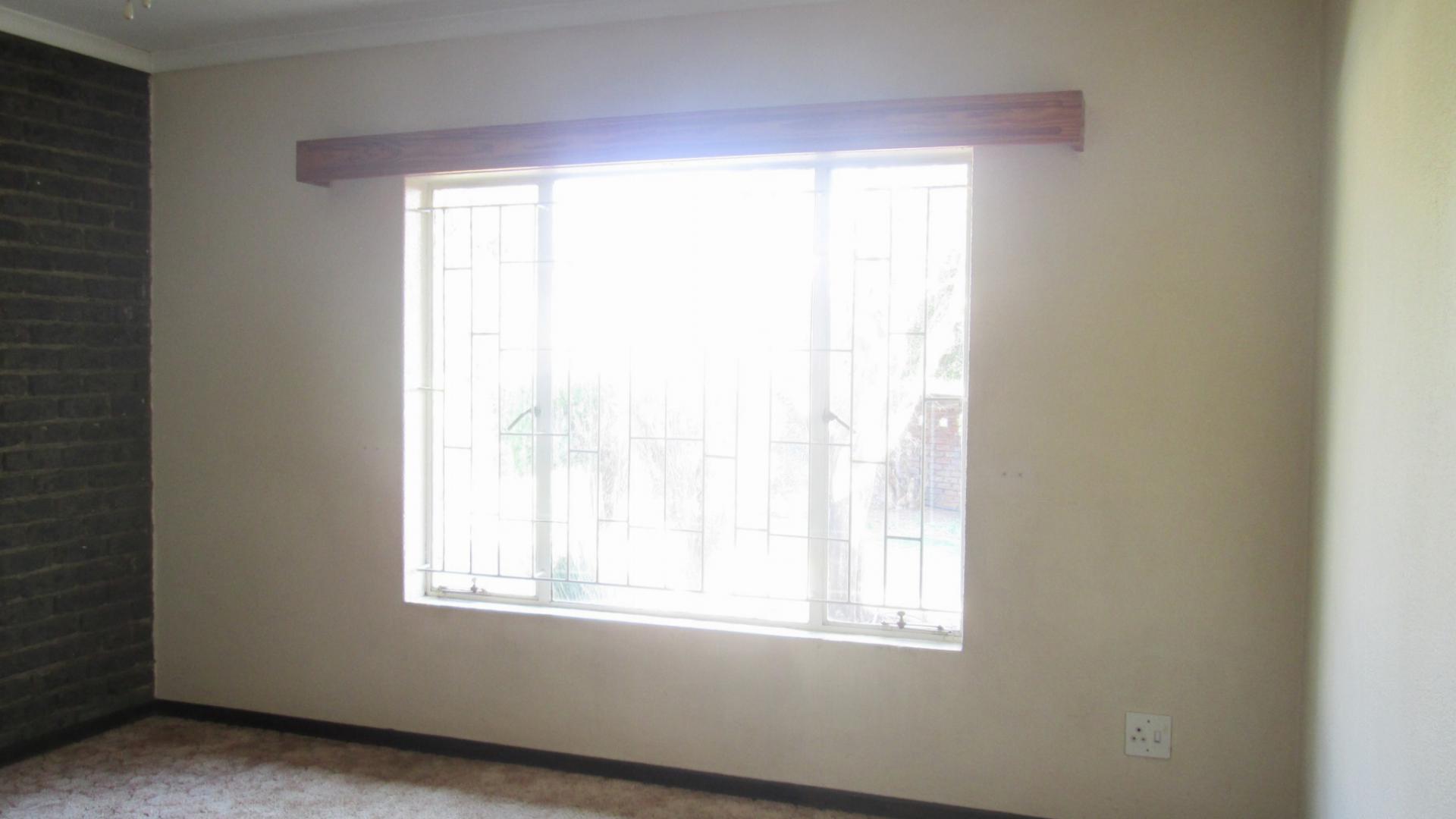 Dining Room - 16 square meters of property in Meyerton