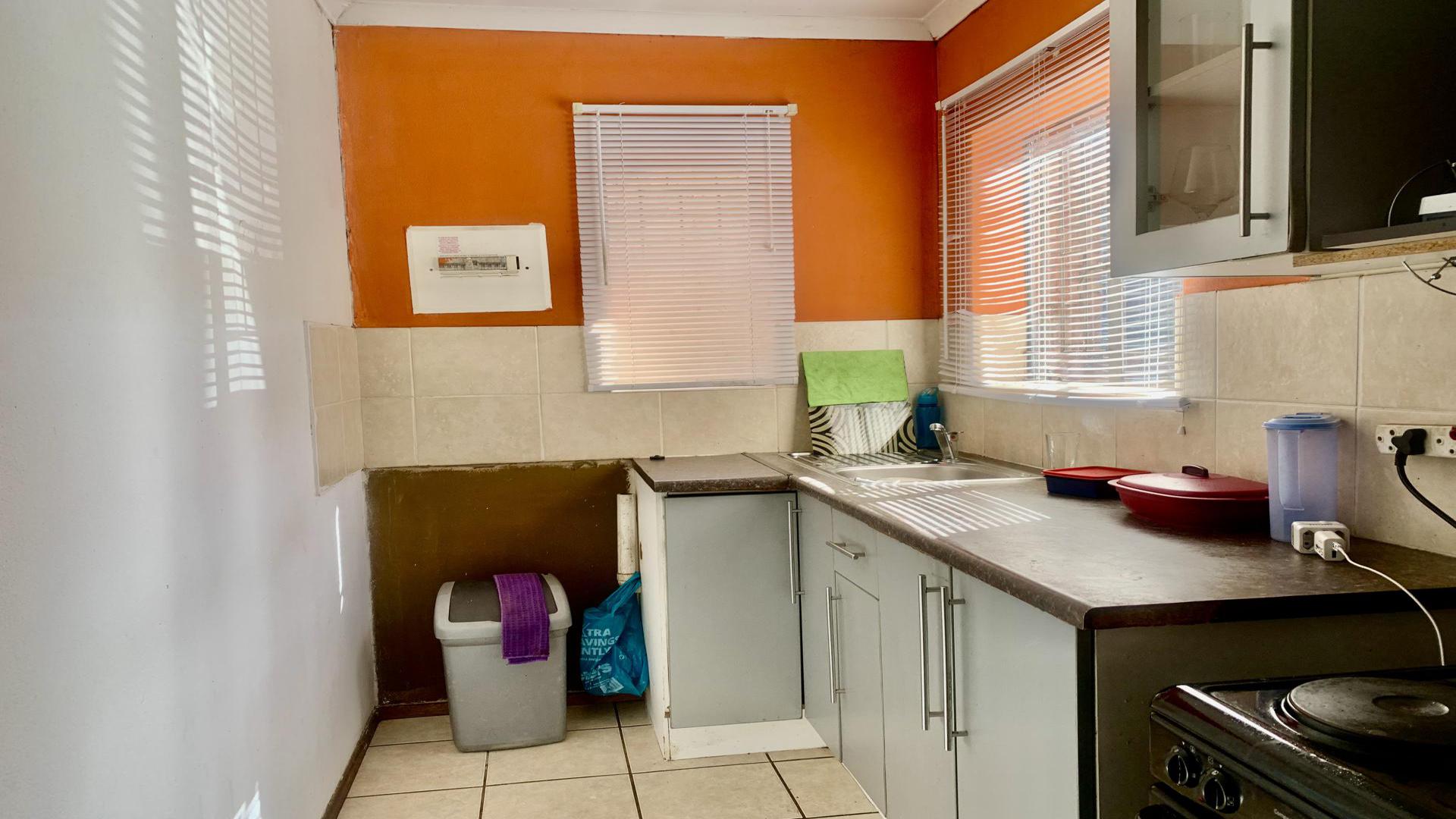 Kitchen - 4 square meters of property in Protea Glen