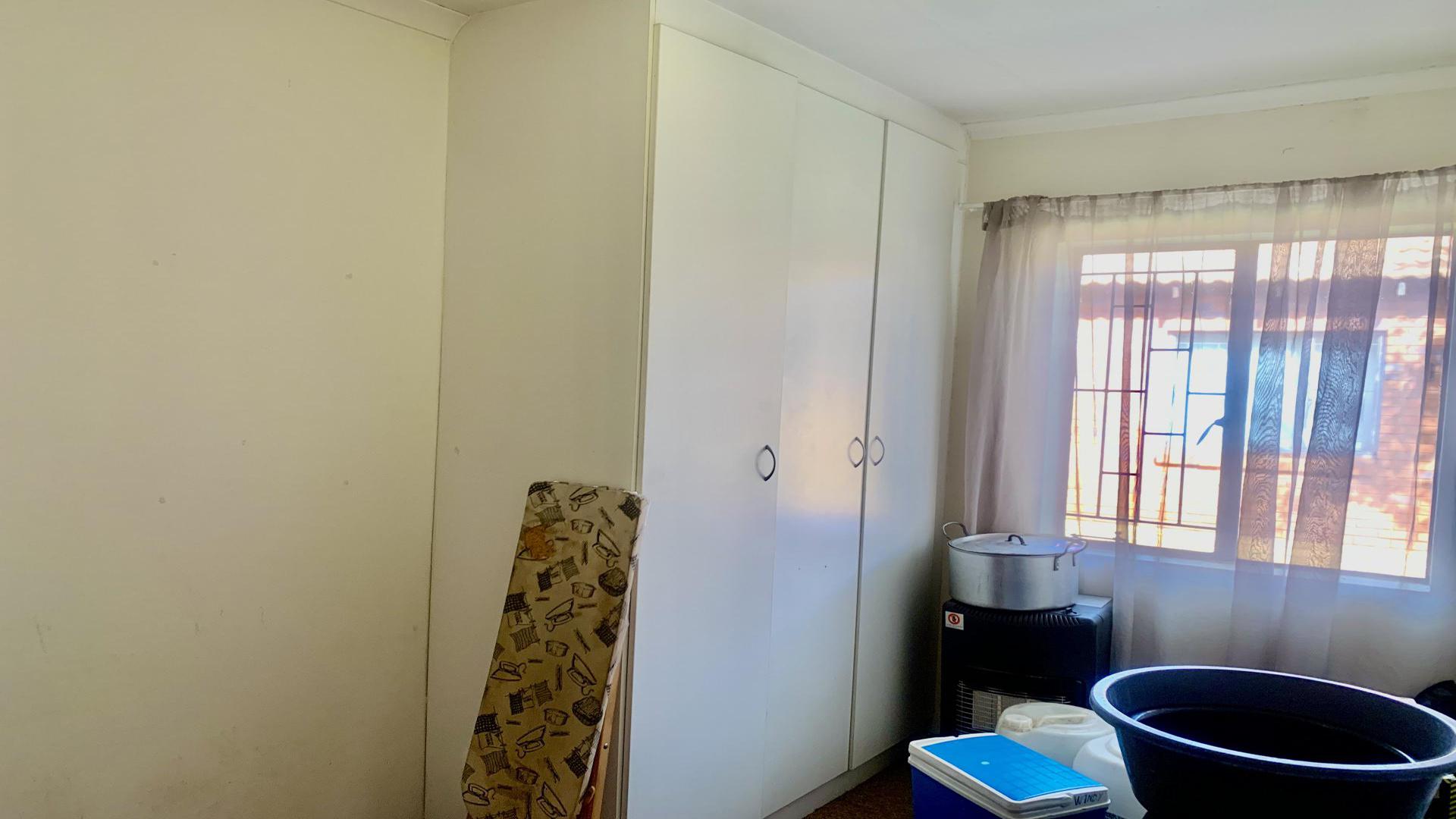 Bed Room 4 of property in Protea Glen