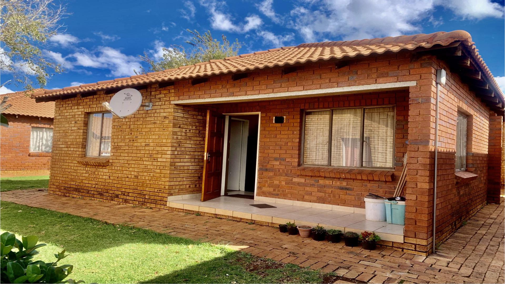 Front View of property in Protea Glen