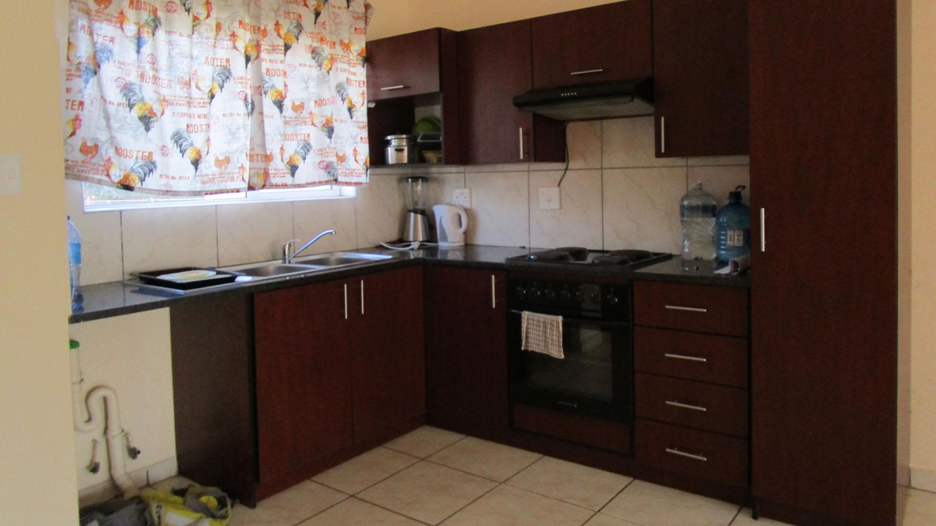 Kitchen - 11 square meters of property in Tasbetpark