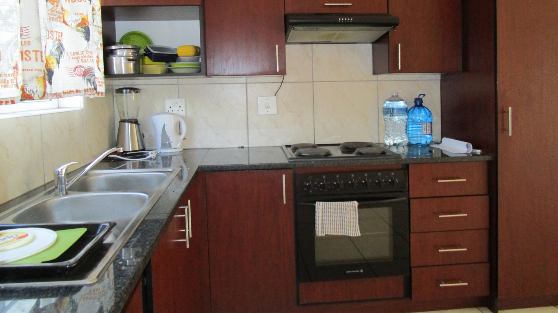 Kitchen - 11 square meters of property in Tasbetpark