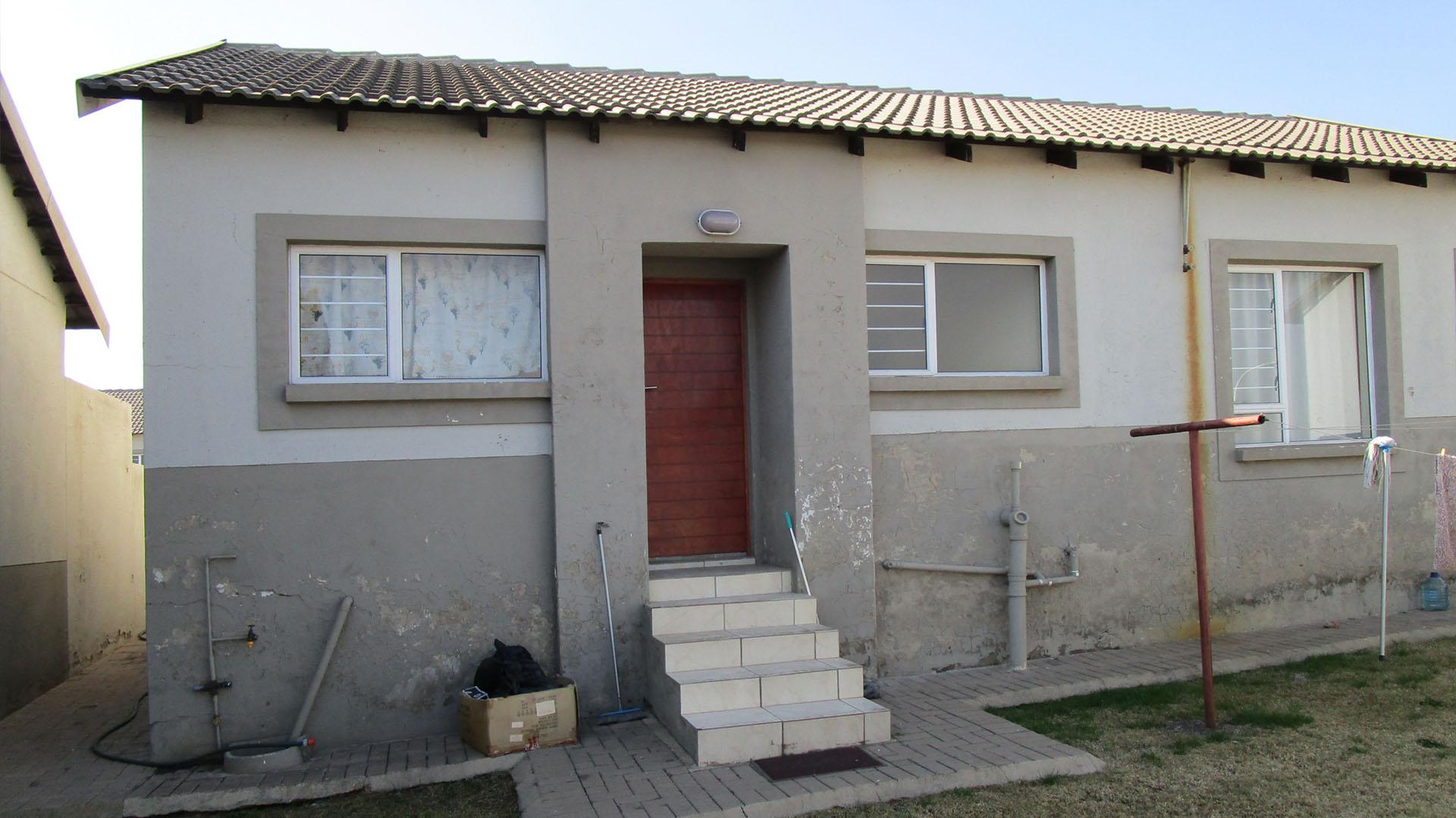 Backyard of property in Tasbetpark