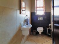 Guest Toilet - 5 square meters of property in The Wilds Estate