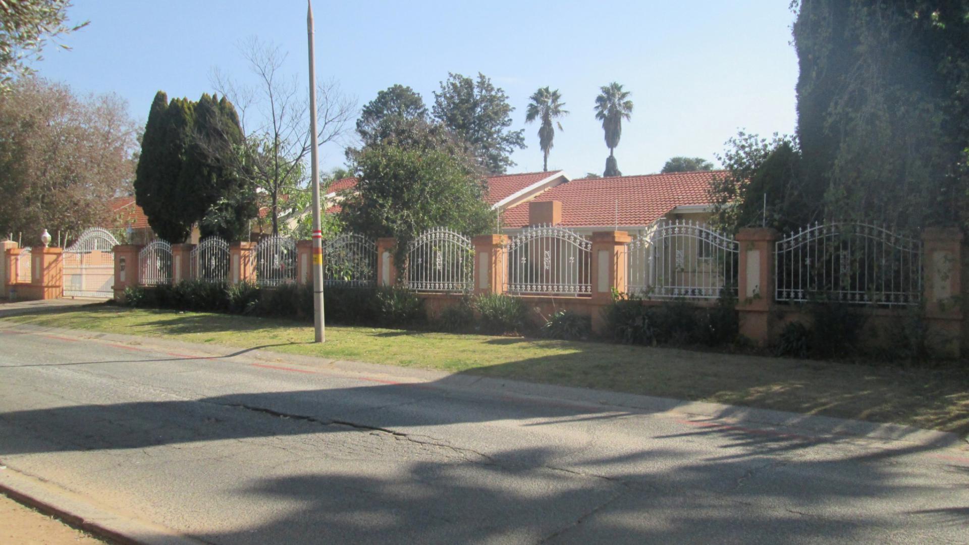 Front View of property in Van Riebeeckpark