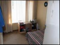 Bed Room 1 - 12 square meters of property in Van Riebeeckpark