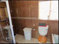 Main Bathroom - 6 square meters of property in Kosmosdal